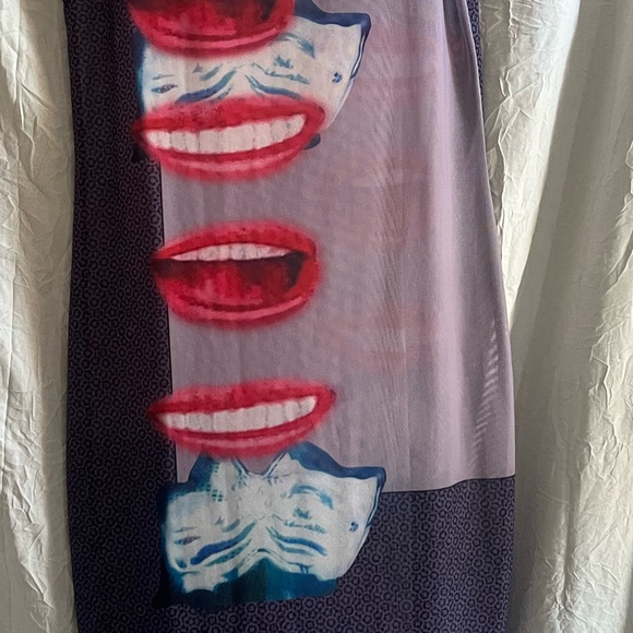 Mesh Pop Art Red Lip MIDI Dress - Picture 6 of 11